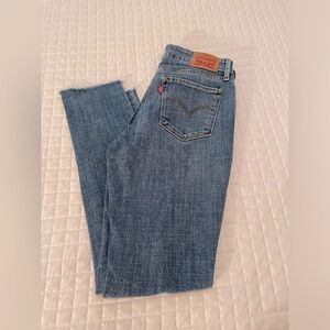 Levi 711 Skinny Jean